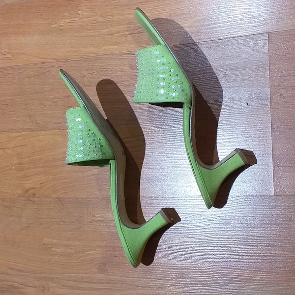 Shoes - Picture 2 of 6